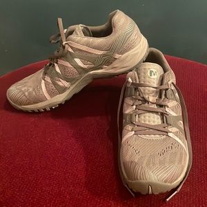 Merrell Qform 2 hiking grip sole shoe NWOT